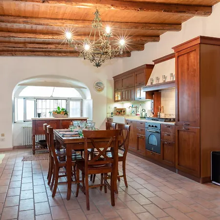 La Torretta Di Country house *