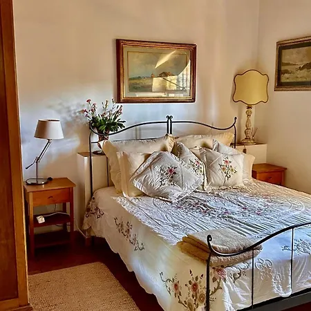 La Torretta Di Country house *